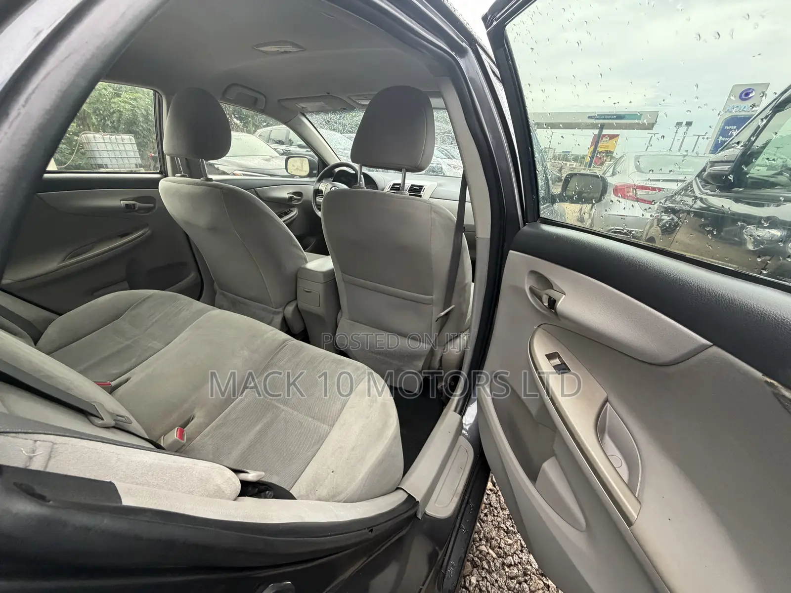 Toyota Corolla LE 4dr Sedan (1.8L 4cyl 4A) 2013 Gray