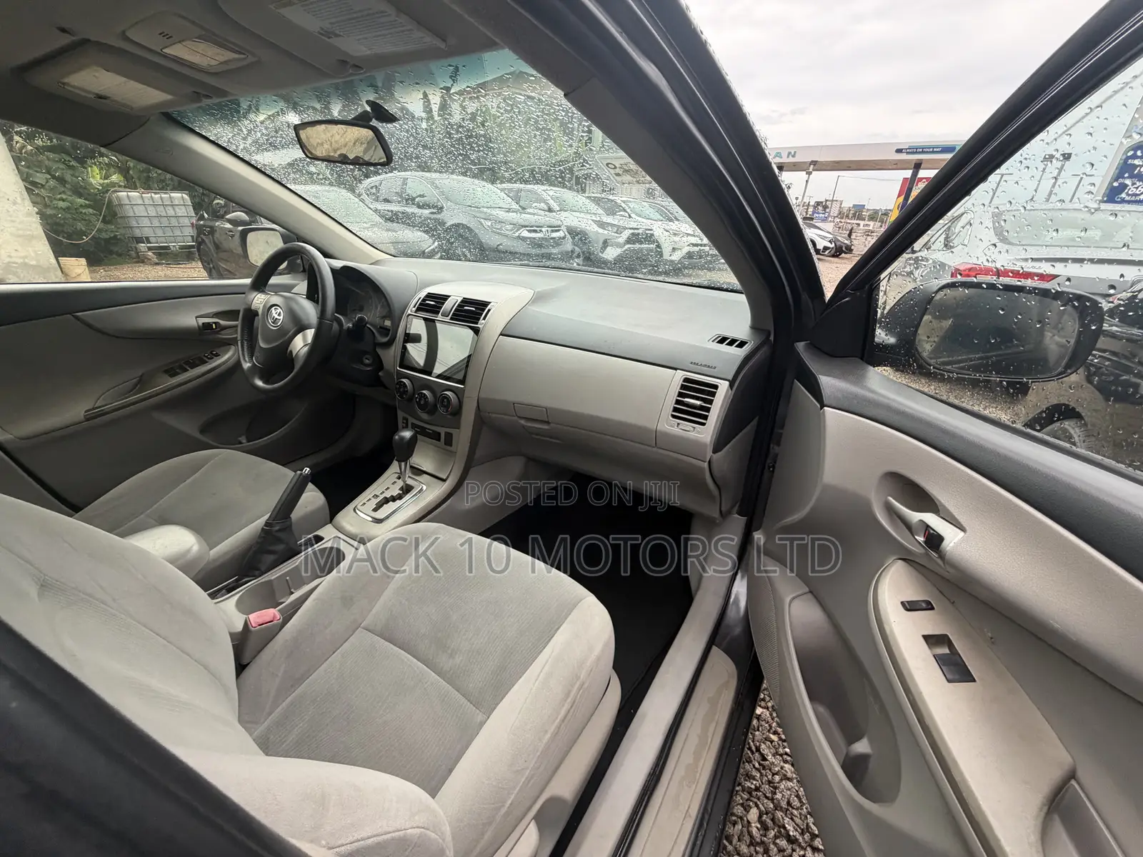 Toyota Corolla LE 4dr Sedan (1.8L 4cyl 4A) 2013 Gray