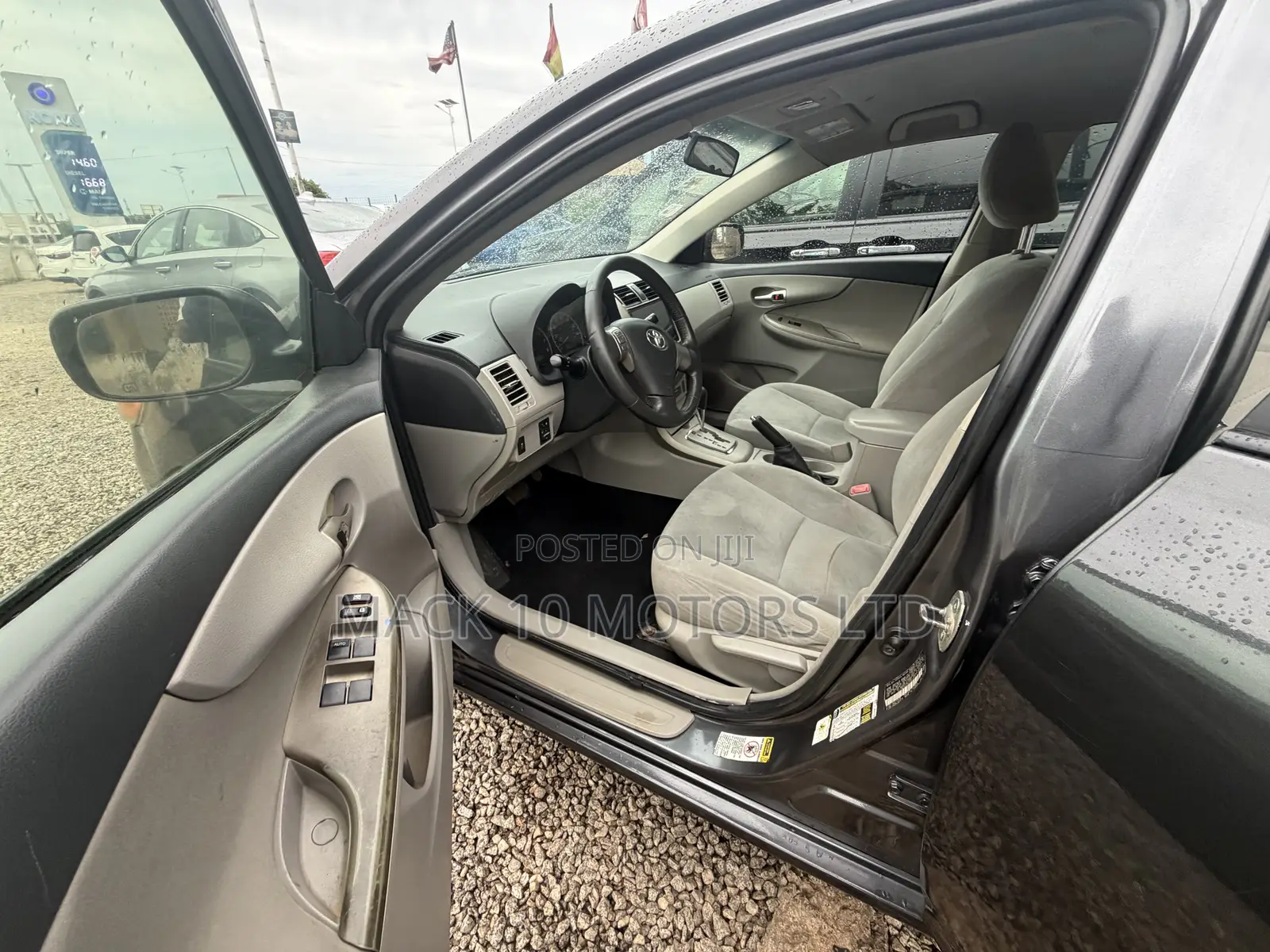 Toyota Corolla LE 4dr Sedan (1.8L 4cyl 4A) 2013 Gray