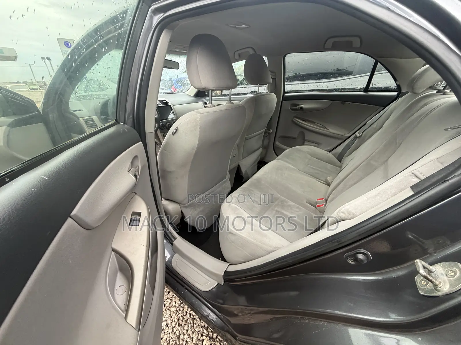 Toyota Corolla LE 4dr Sedan (1.8L 4cyl 4A) 2013 Gray