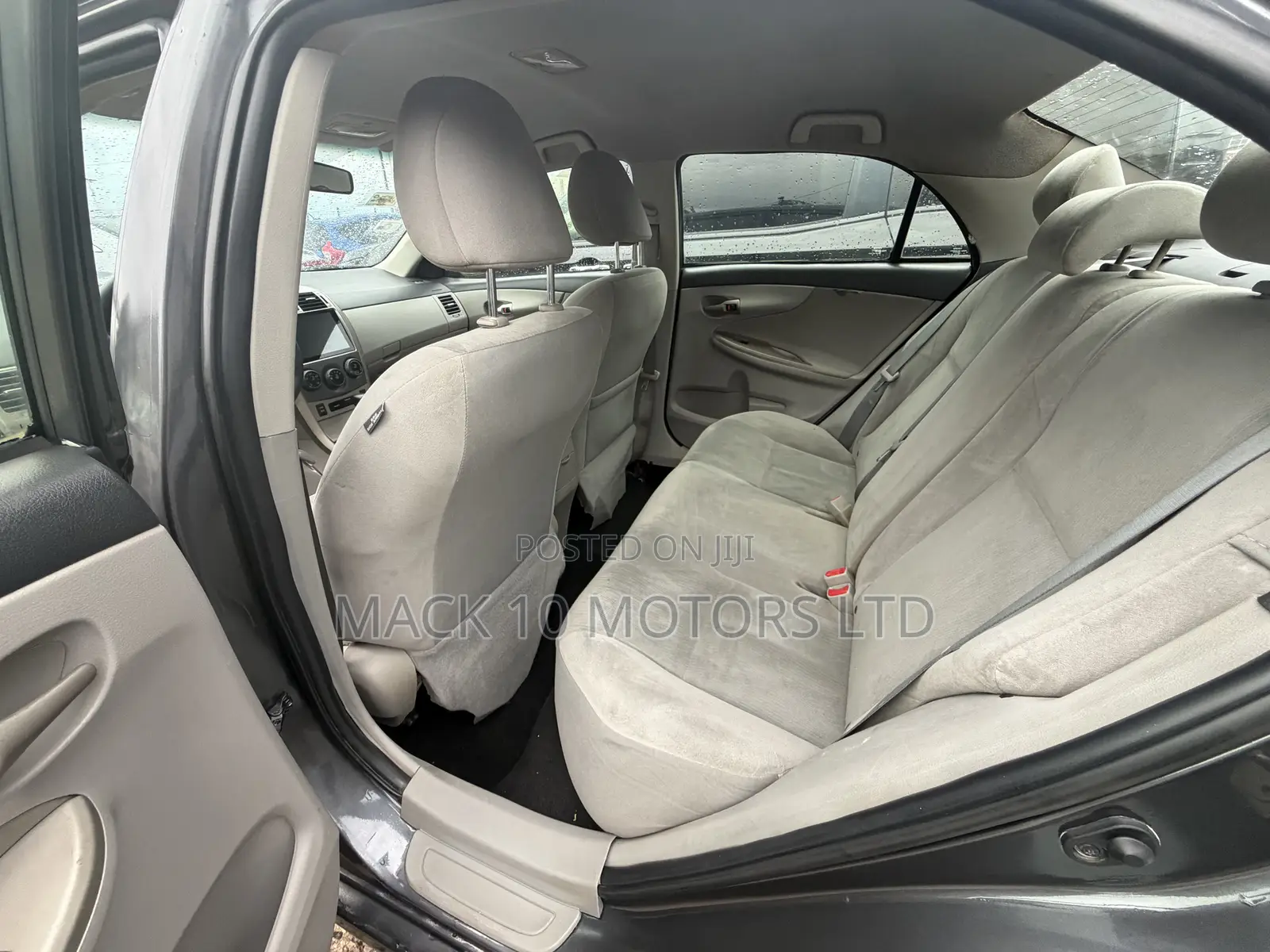 Toyota Corolla LE 4dr Sedan (1.8L 4cyl 4A) 2013 Gray