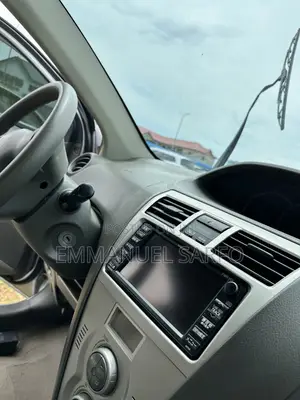 Toyota Belta 2010 Silver