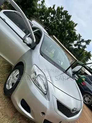 Toyota Belta 2010 Silver