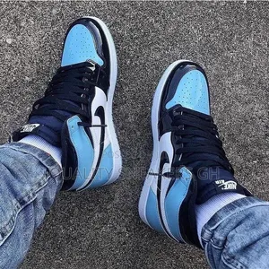 Air Jordan 1 High Unc