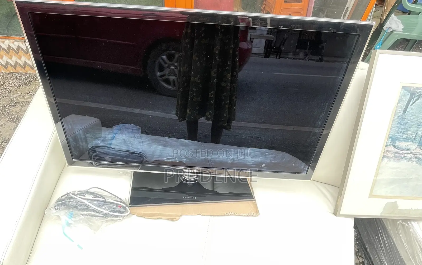 Samsung 40 Inches Flatscreen Digital Satellite Television