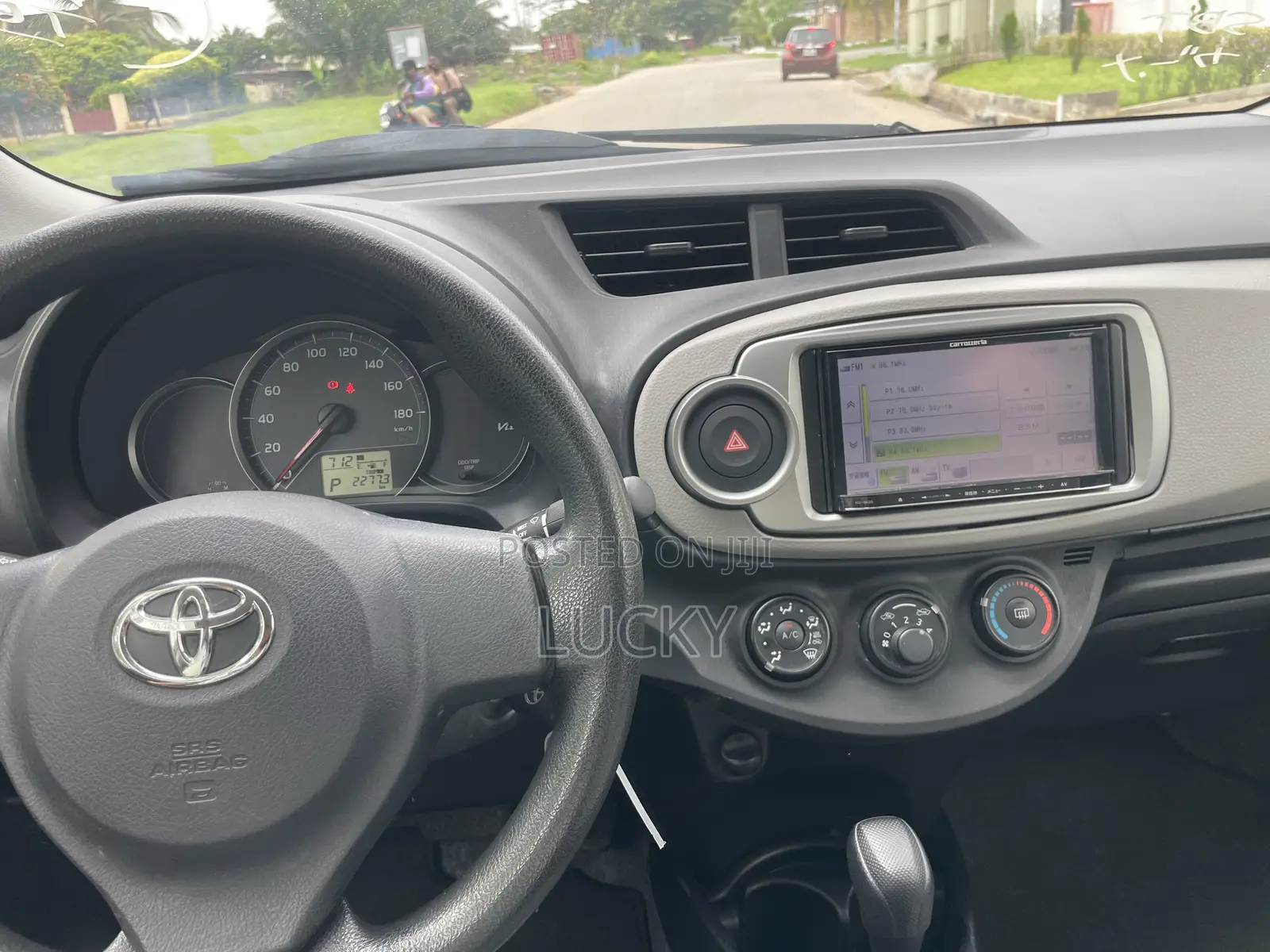 Toyota Vitz 1.3 AWD 5dr 2013 Black