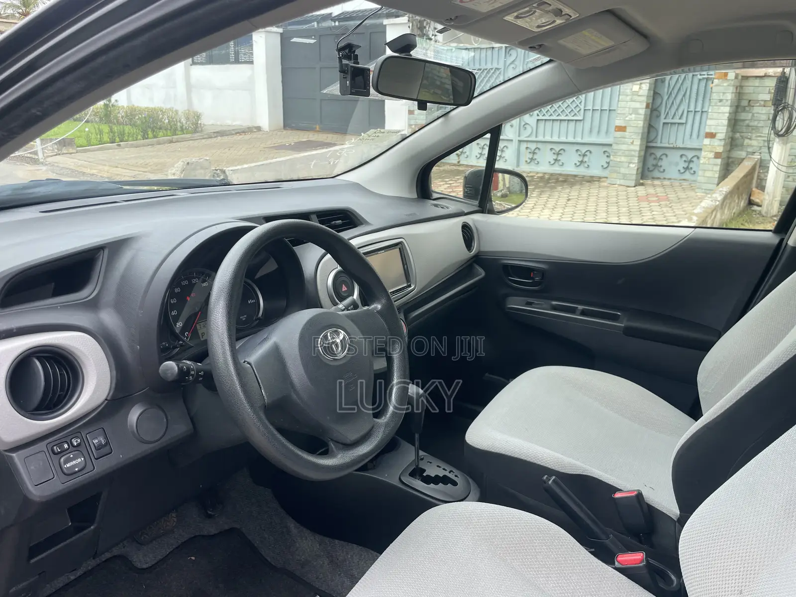 Toyota Vitz 1.3 AWD 5dr 2013 Black