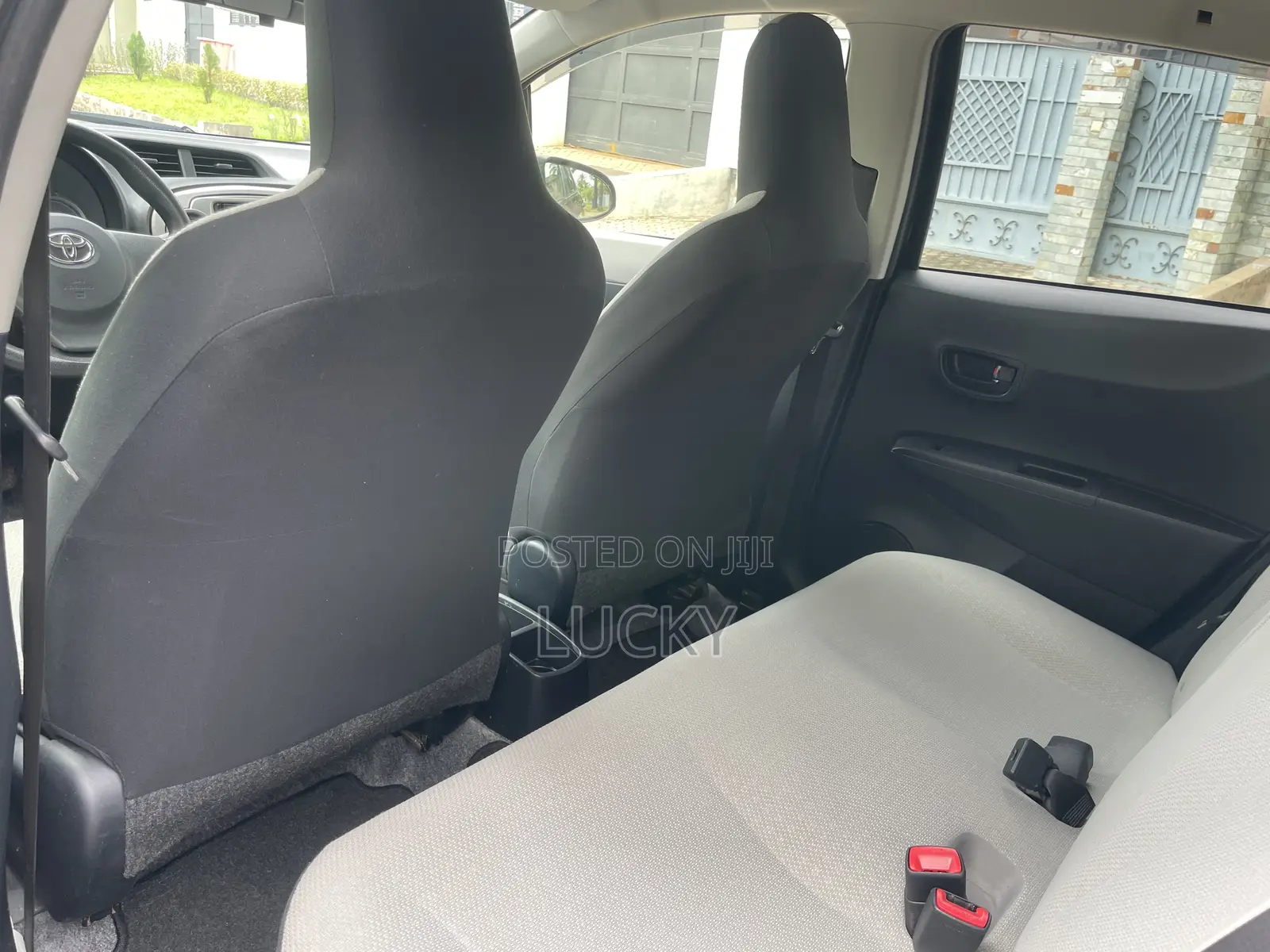 Toyota Vitz 1.3 AWD 5dr 2013 Black