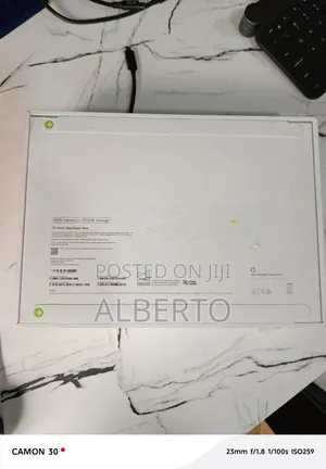 New Laptop Apple MacBook 8GB Apple M5 SSD 512GB
