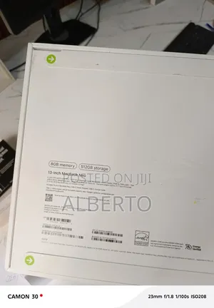 New Laptop Apple MacBook 8GB Apple M5 SSD 512GB