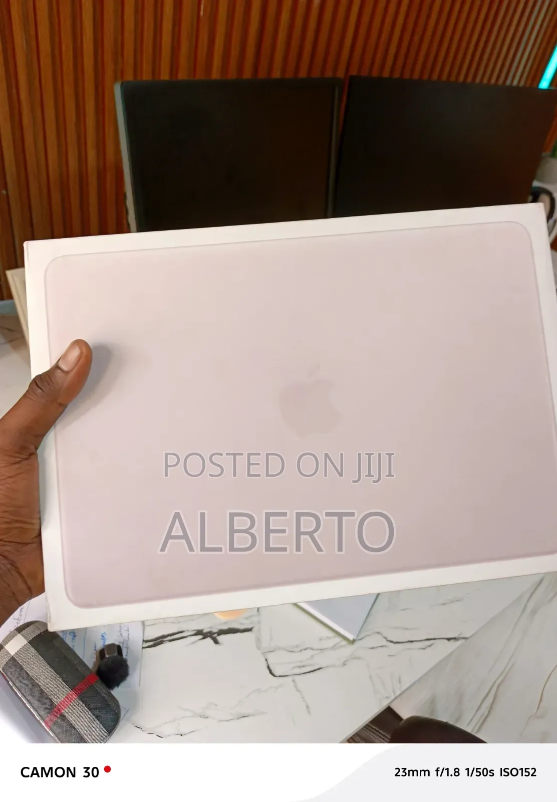 New Laptop Apple MacBook 8GB Apple M5 SSD 512GB