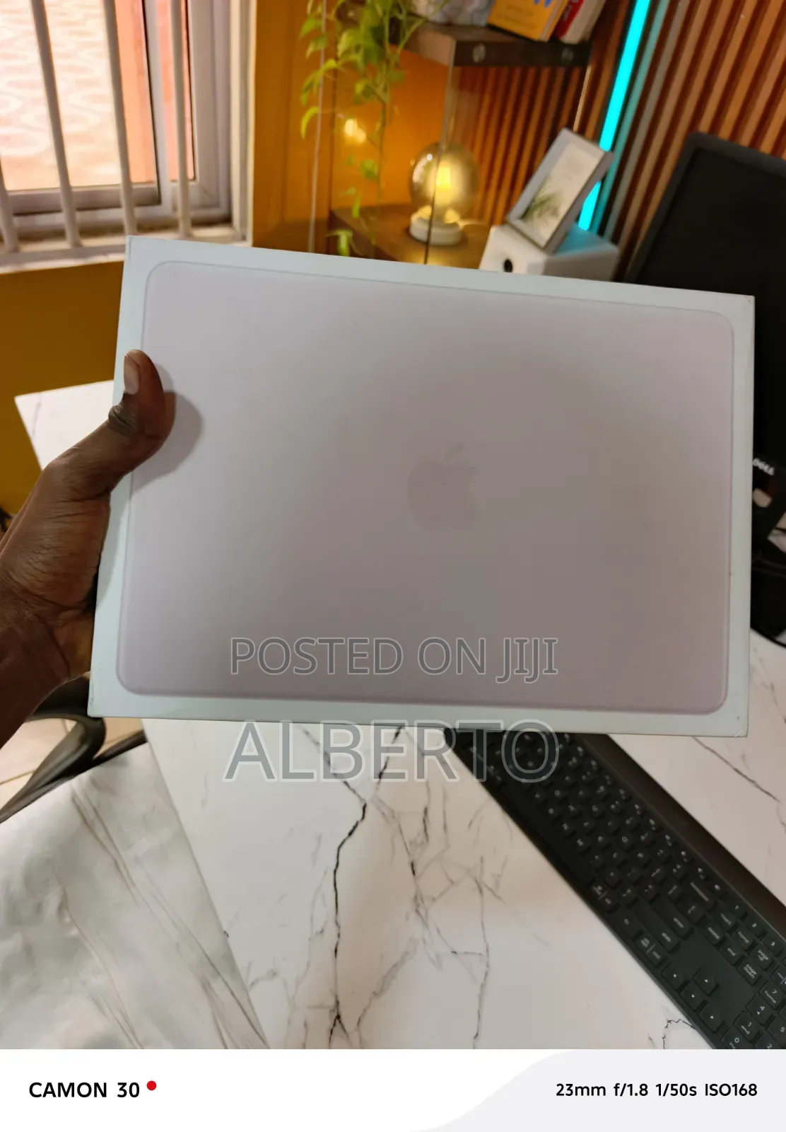 New Laptop Apple MacBook 8GB Apple M5 SSD 512GB
