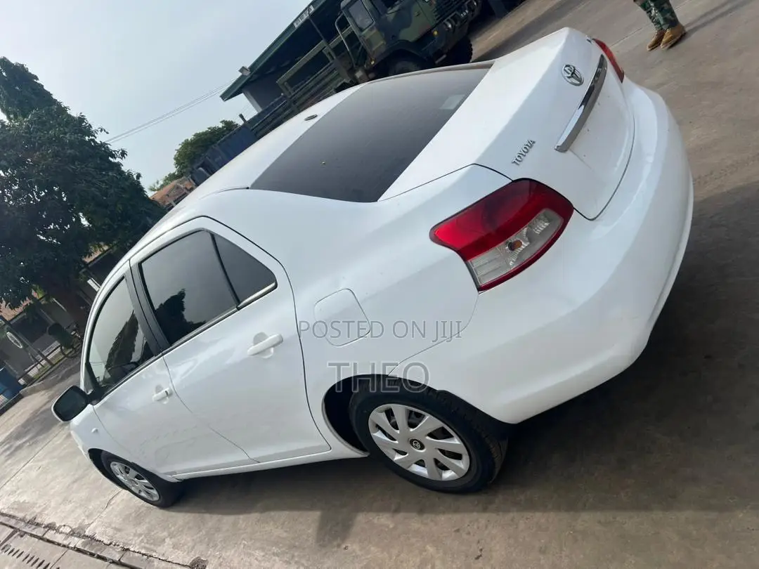 Toyota Yaris 2011 White