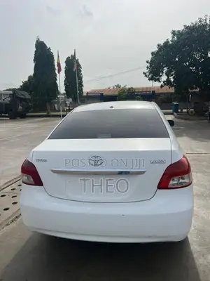 Toyota Yaris 2011 White