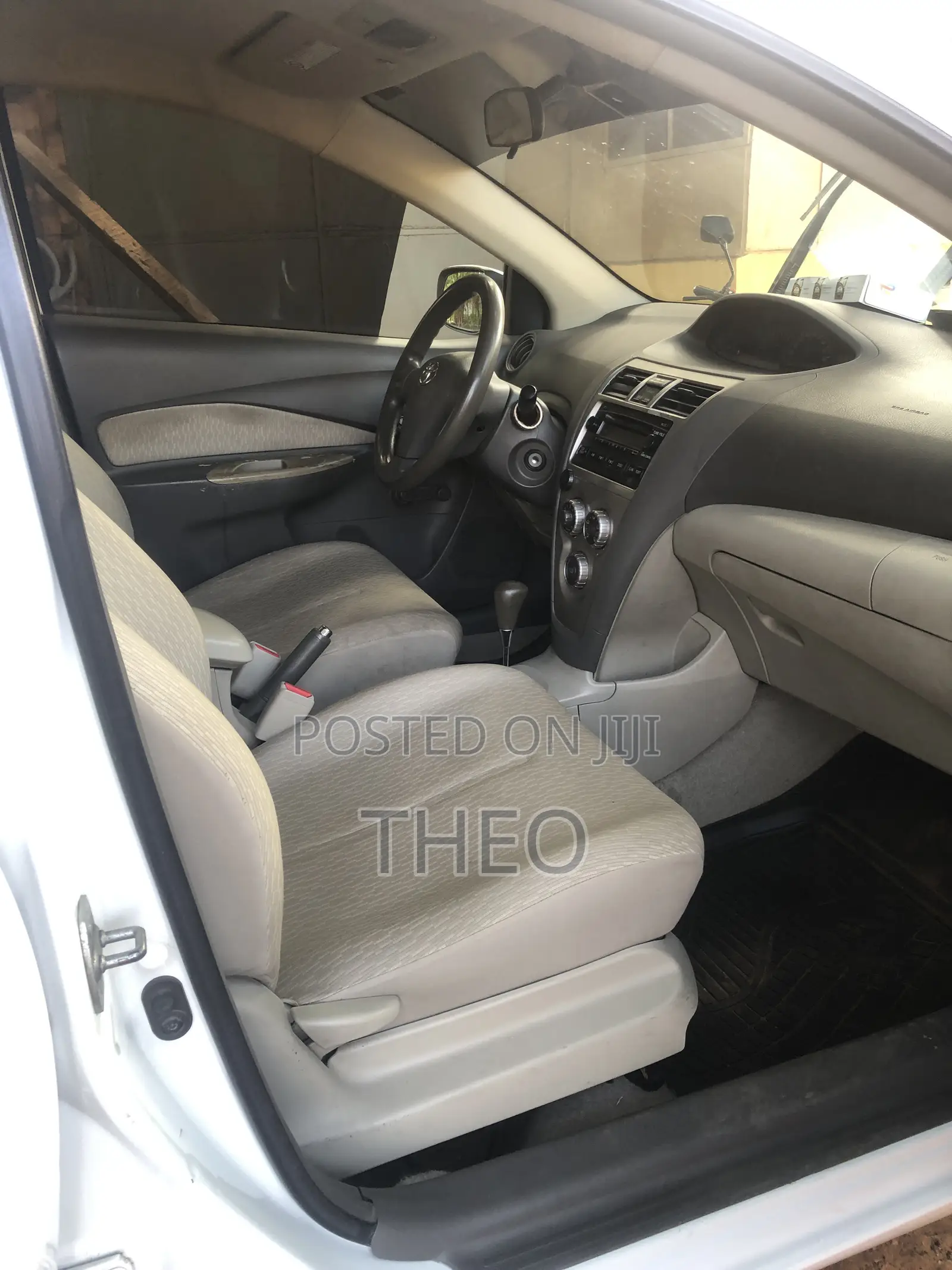 Toyota Yaris 2011 White