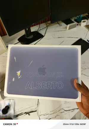 New Laptop Apple MacBook 8GB Apple M5 SSD 512GB