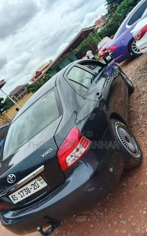 Toyota Yaris Base Sedan 4dr 2010 Black