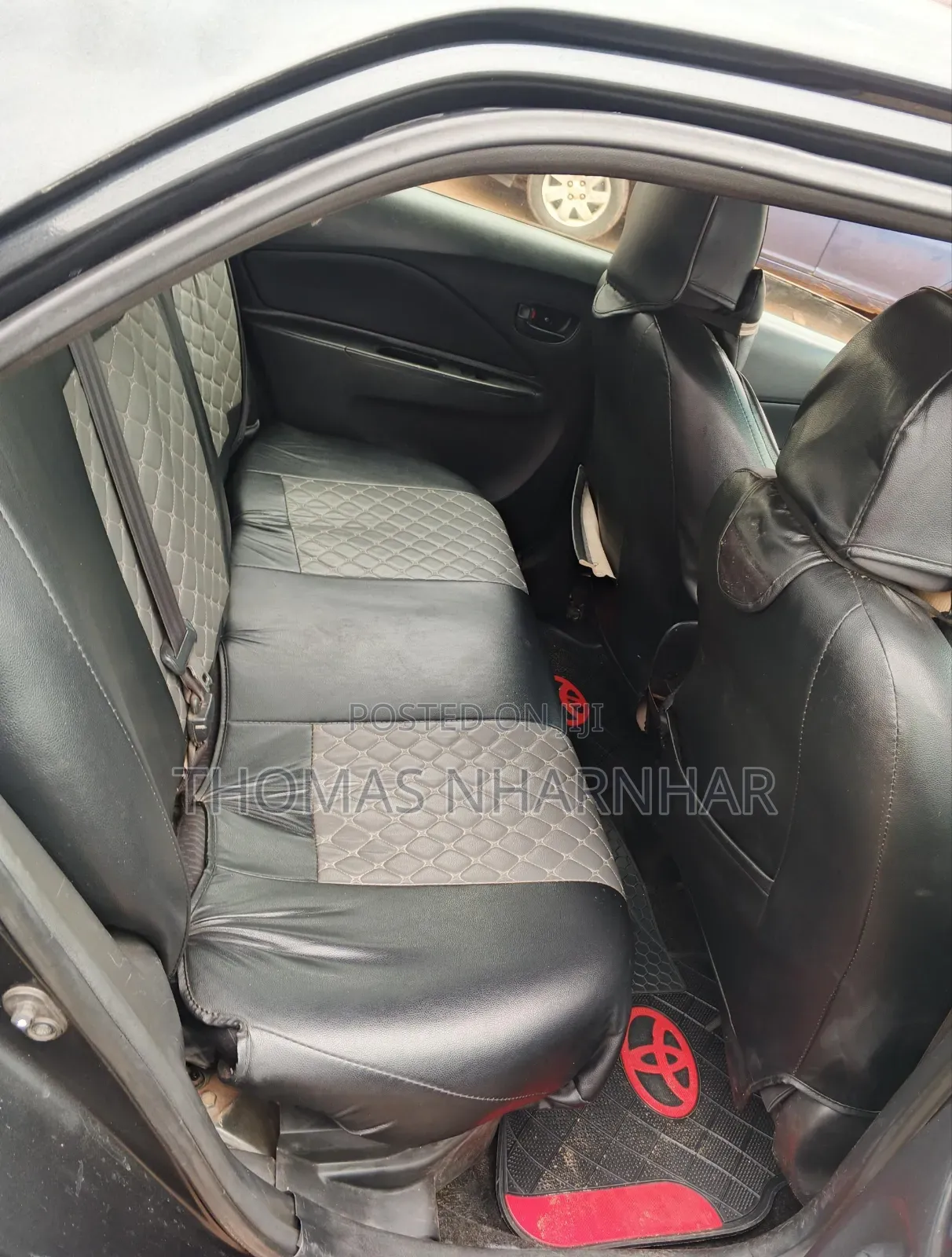 Toyota Yaris Base Sedan 4dr 2010 Black