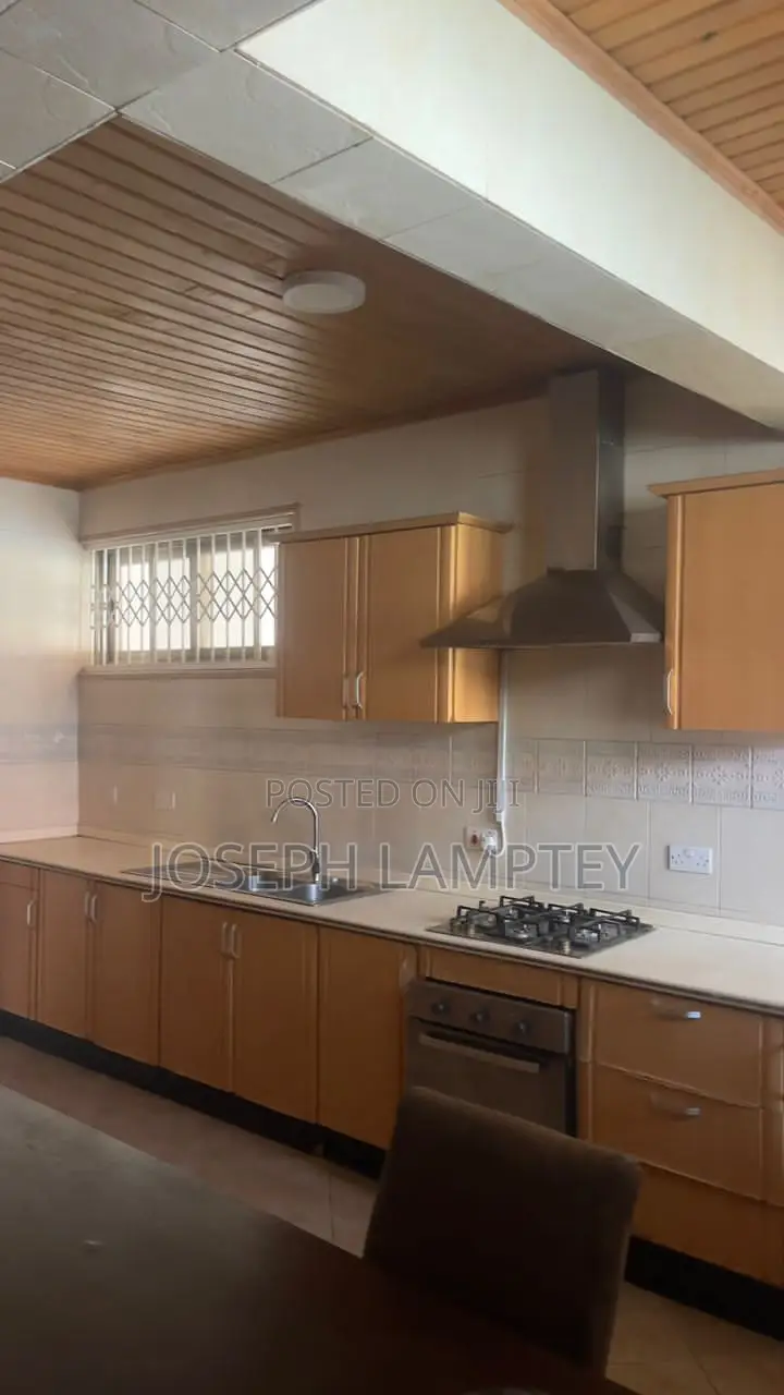 6bdrm House in Joseph Lamptey, American House for rent