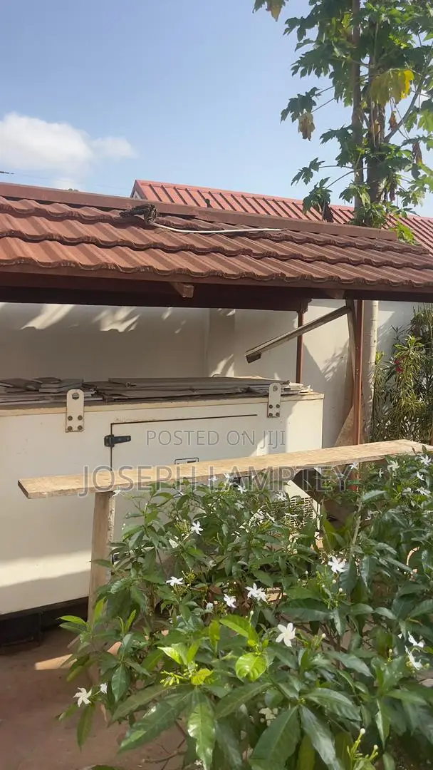 6bdrm House in Joseph Lamptey, American House for rent