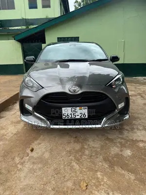 Toyota Yaris 2021 Gray