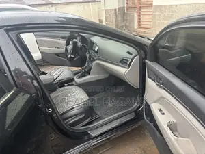 Hyundai Elantra SE Sedan FWD (2.0L 4cyl 6M) 2017 Black