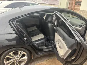 Hyundai Elantra SE Sedan FWD (2.0L 4cyl 6M) 2017 Black