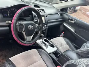 Toyota Camry SE 4dr Sedan (2.5L 4cyl 6A) 2013 Silver