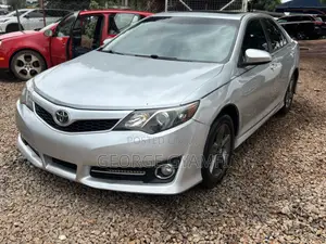 Toyota Camry SE 4dr Sedan (2.5L 4cyl 6A) 2013 Silver