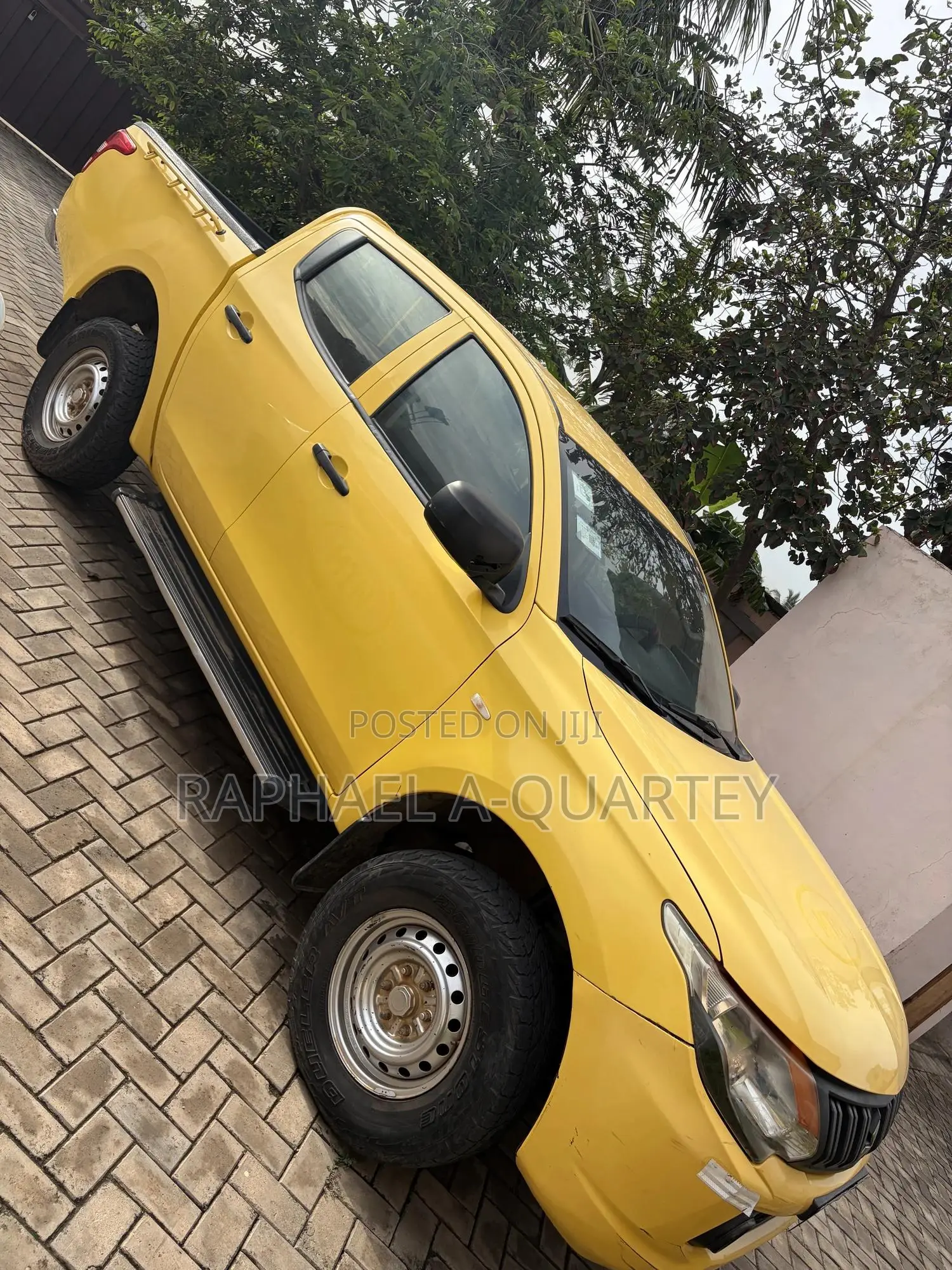 Mitsubishi L200 2018 Yellow