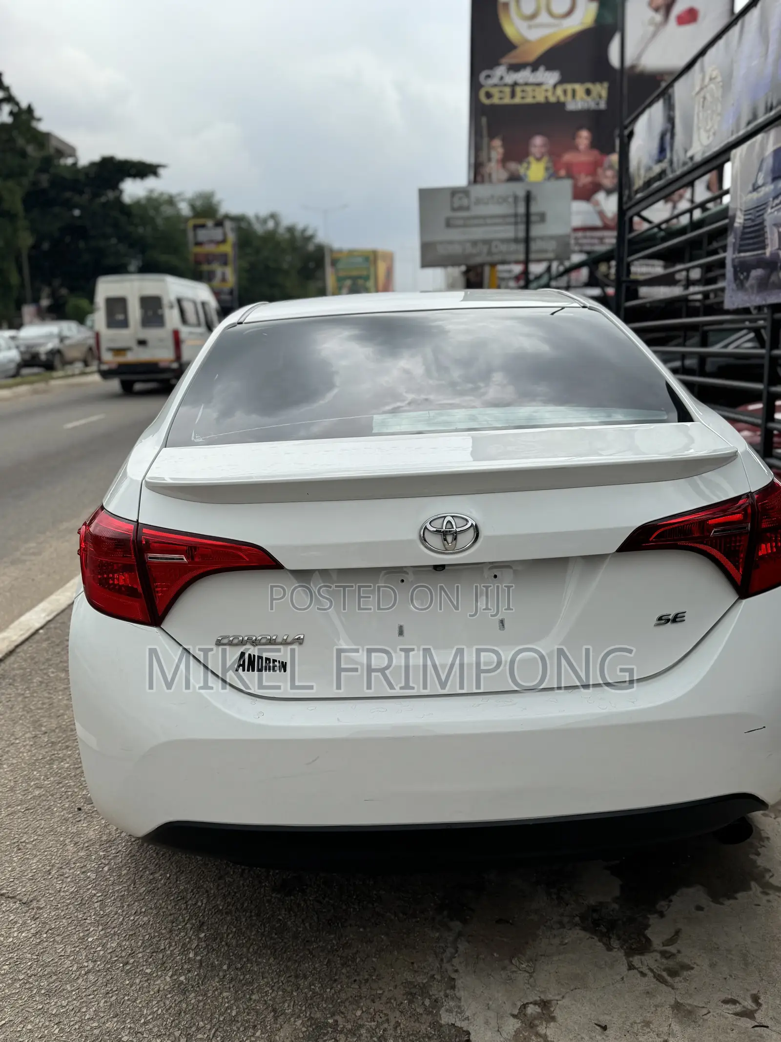 Toyota Corolla SE (1.8L 4cyl 2A) 2018 White