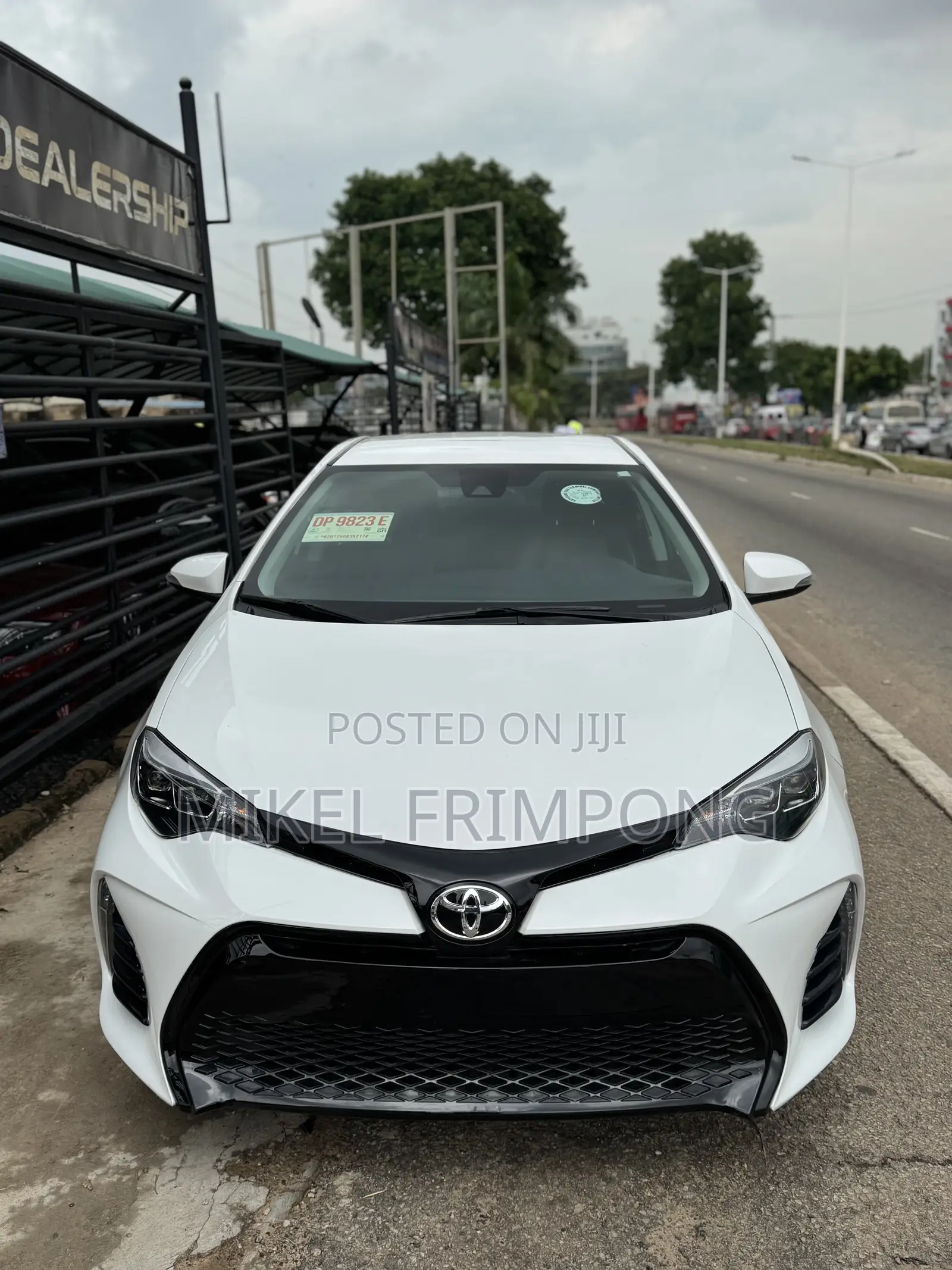 Toyota Corolla SE (1.8L 4cyl 2A) 2018 White