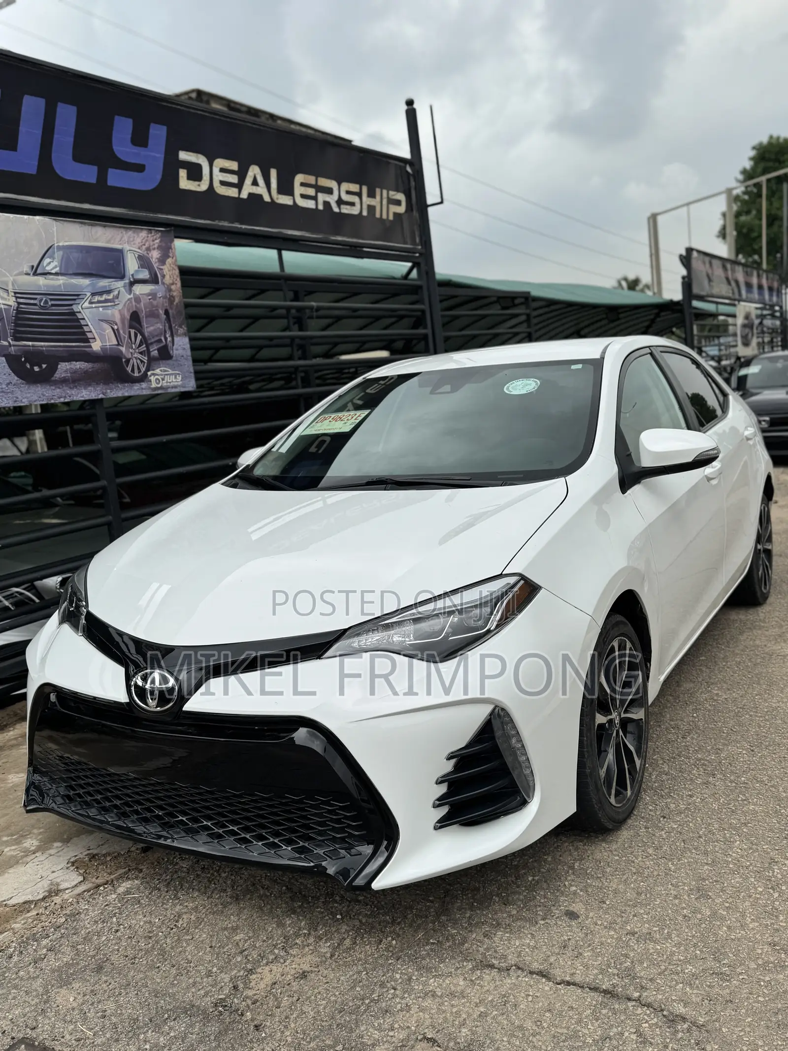 Toyota Corolla SE (1.8L 4cyl 2A) 2018 White