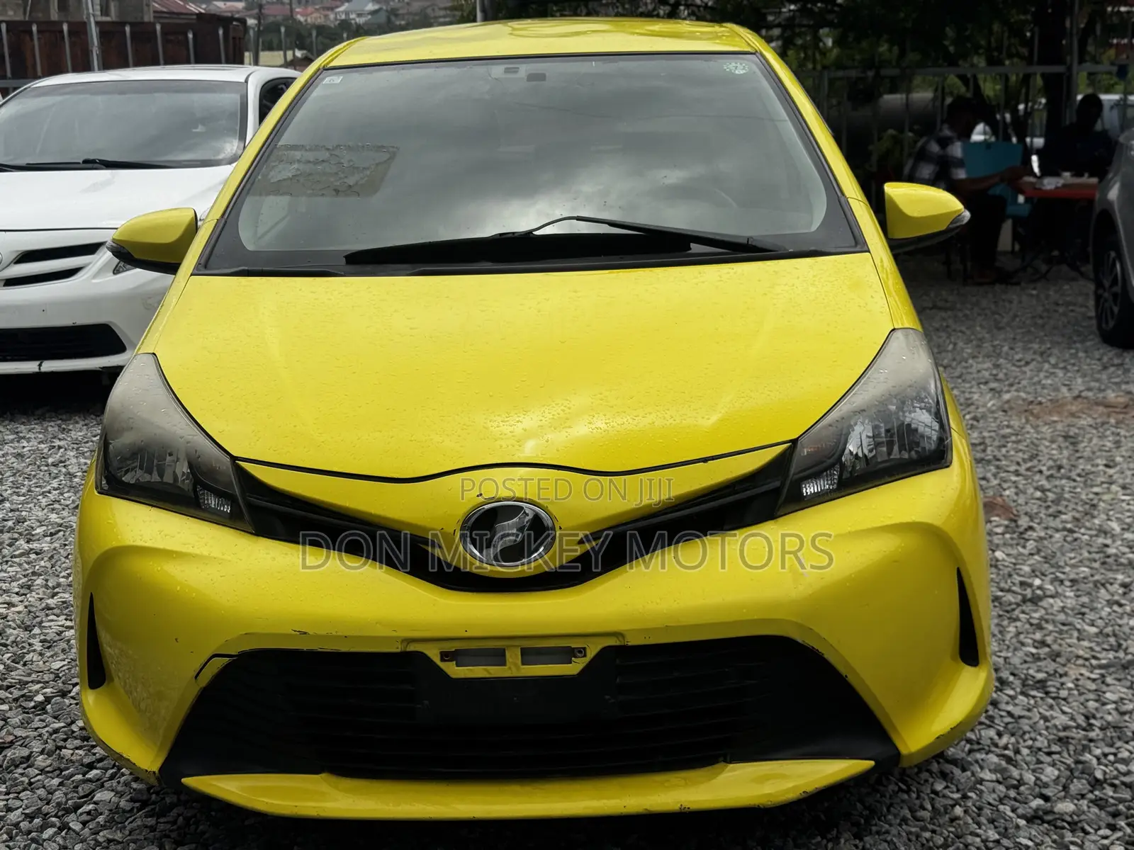 Toyota Vitz 1.0 FWD 5dr 2015 Yellow
