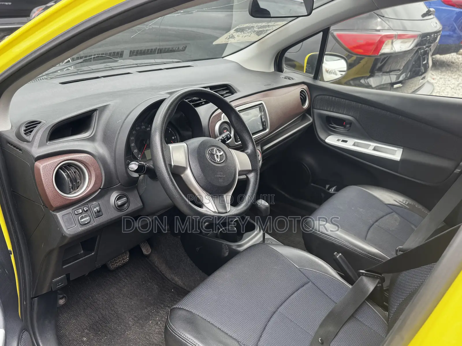 Toyota Vitz 1.0 FWD 5dr 2015 Yellow