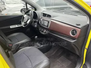 Toyota Vitz 1.0 FWD 5dr 2015 Yellow