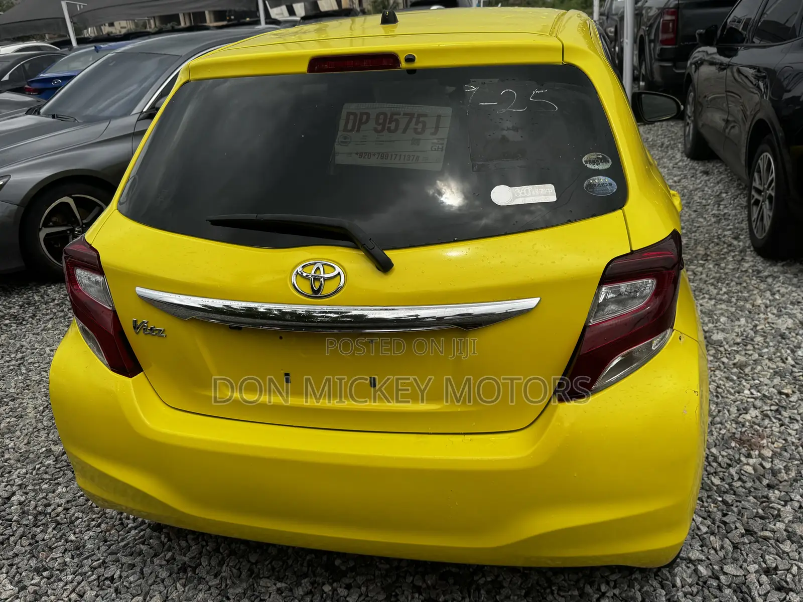 Toyota Vitz 1.0 FWD 5dr 2015 Yellow