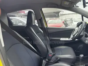 Toyota Vitz 1.0 FWD 5dr 2015 Yellow