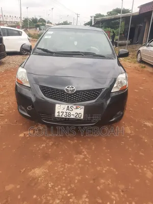 Toyota Yaris Base Sedan 4dr 2010 Black