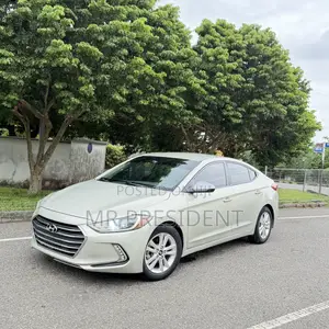 Hyundai Elantra SE Sedan FWD (2.0L 4cyl 6M) 2017 Pearl