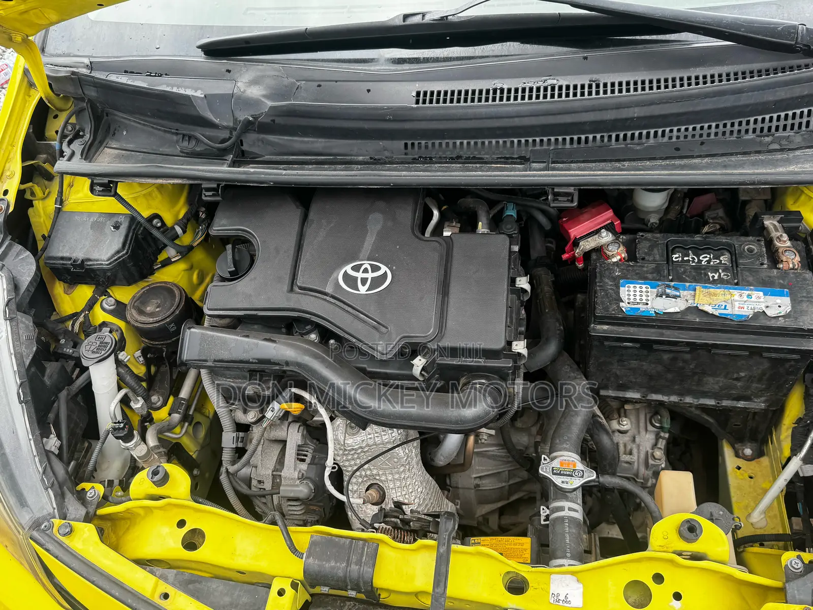 Toyota Vitz 1.0 FWD 5dr 2015 Yellow