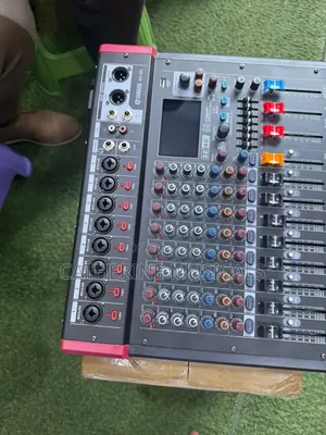 Yahama 8 Channel Raw Mixer With Effect
