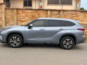 Toyota Highlander 2022 Gray