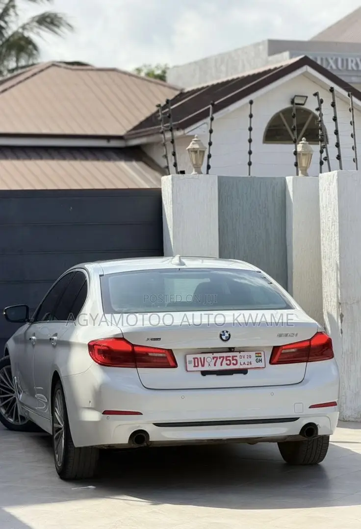 BMW 330i 2019 White