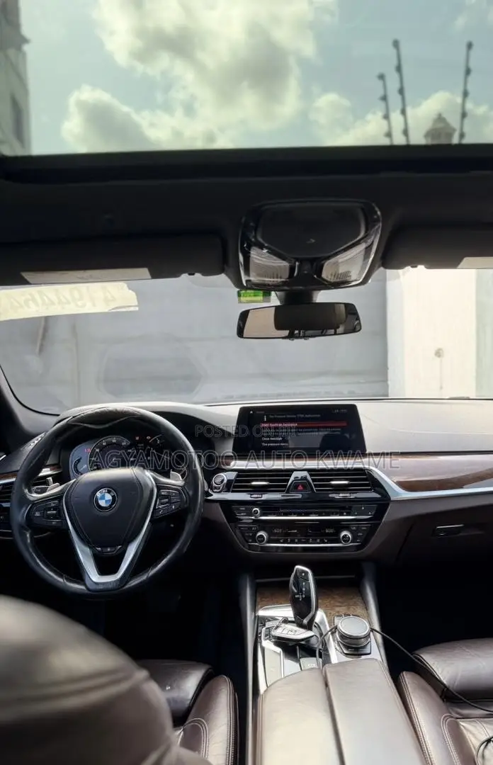 BMW 330i 2019 White