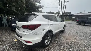 Hyundai Santa Fe SE AWD 2017 White