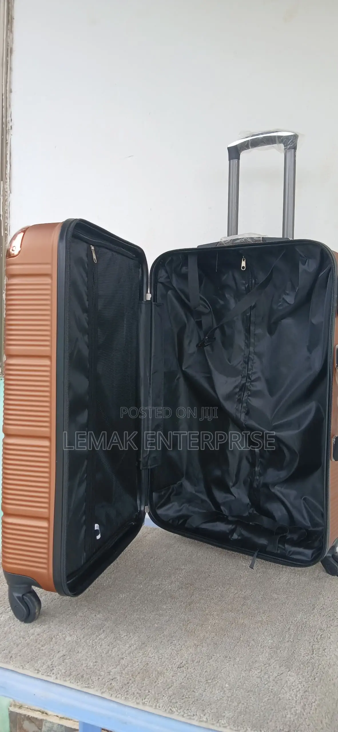 Hardshell Spinner Traveling Suitcase – Copper/Bronze Color.