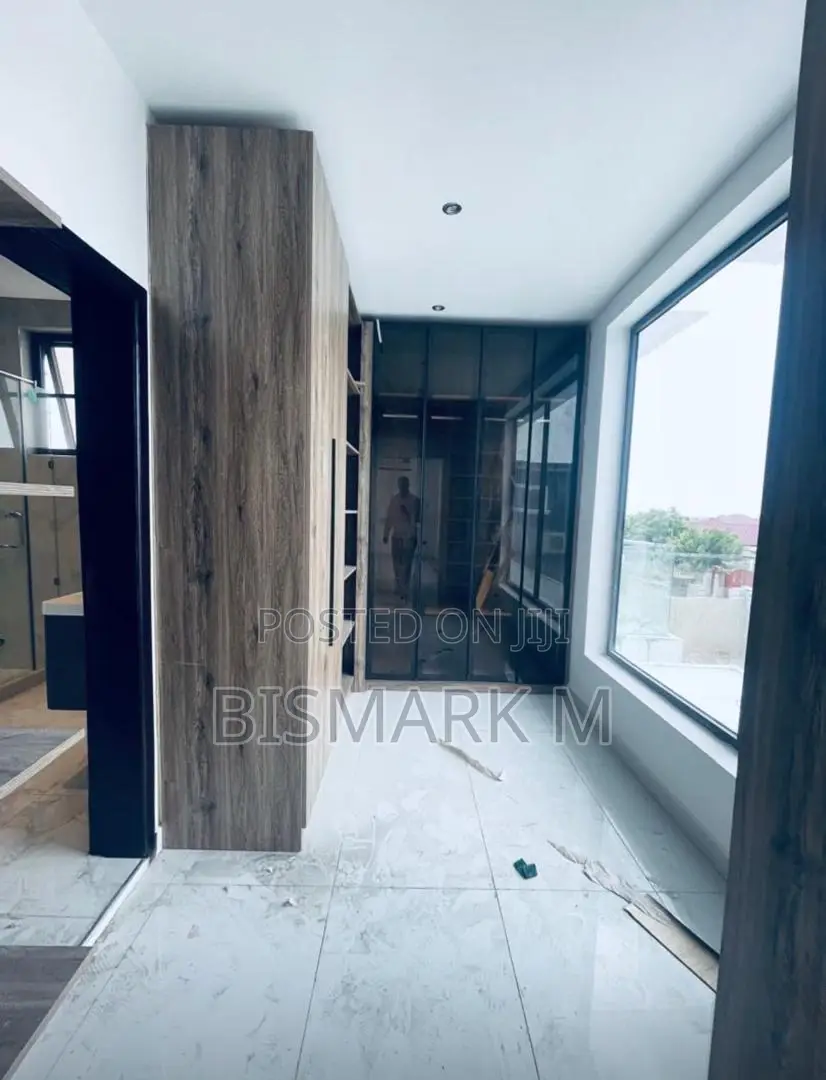 4bdrm House in School Junction, Ashaley Botwe for sale