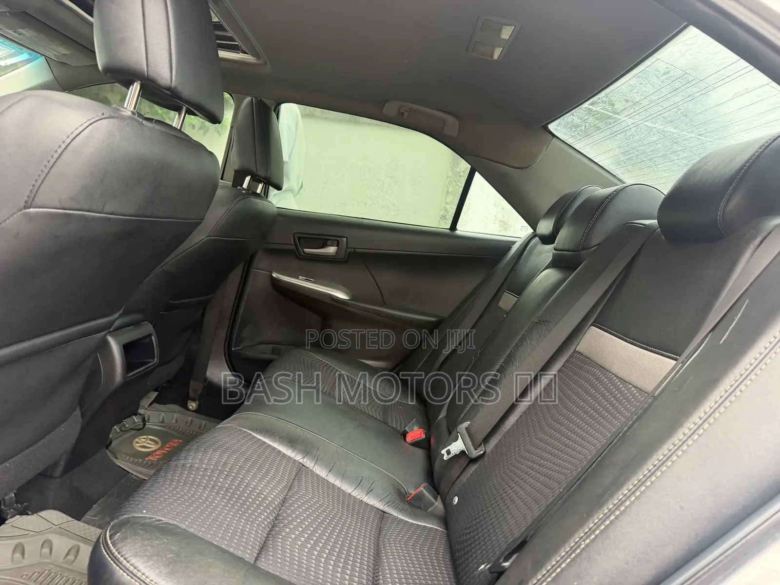 Toyota Camry SE 4dr Sedan (2.5L 4cyl 6A) 2014 Silver