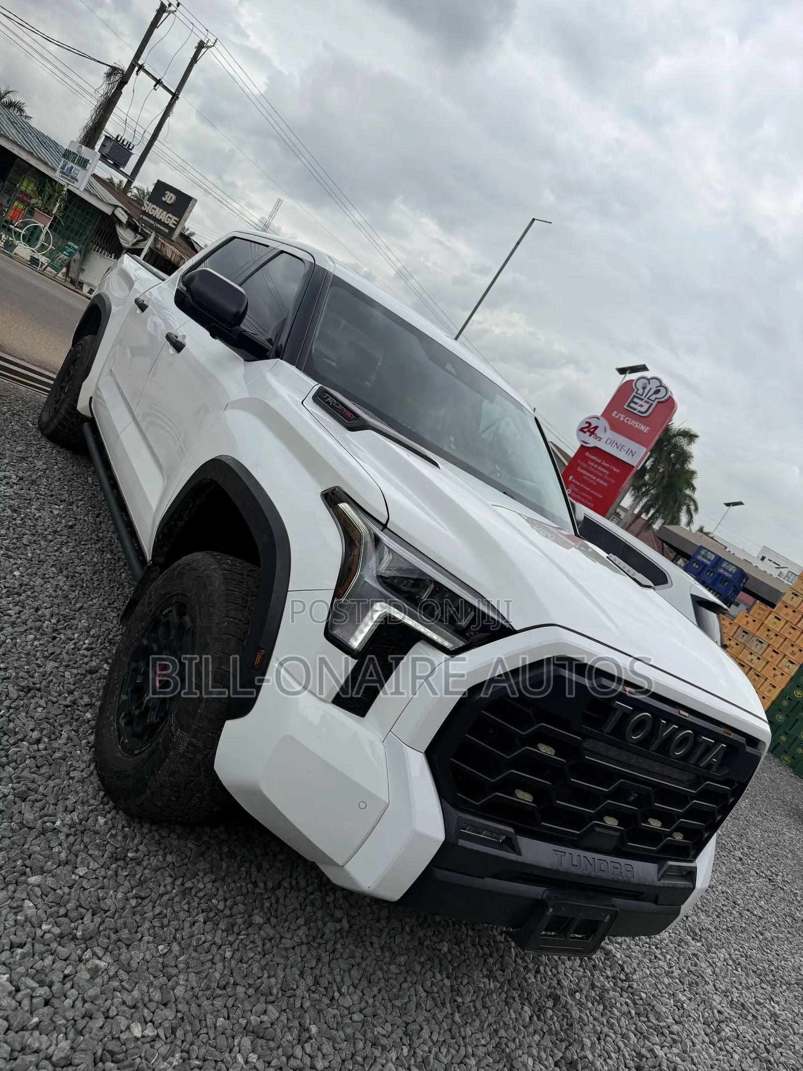 Toyota Tundra 2023 White